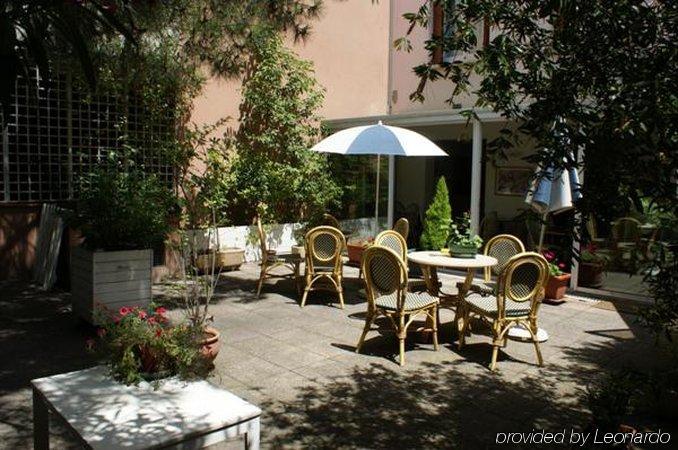Garden Hotel Тулуза Экстерьер фото