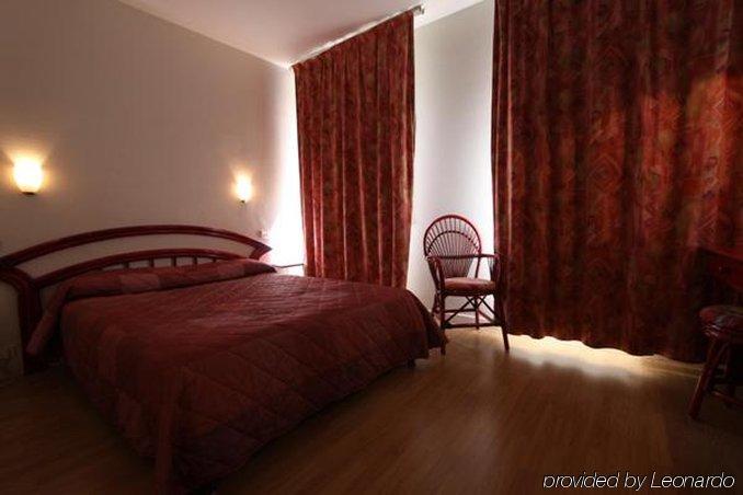 Garden Hotel Тулуза Номер фото